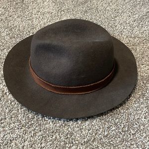 zara size small/medium felt fedora